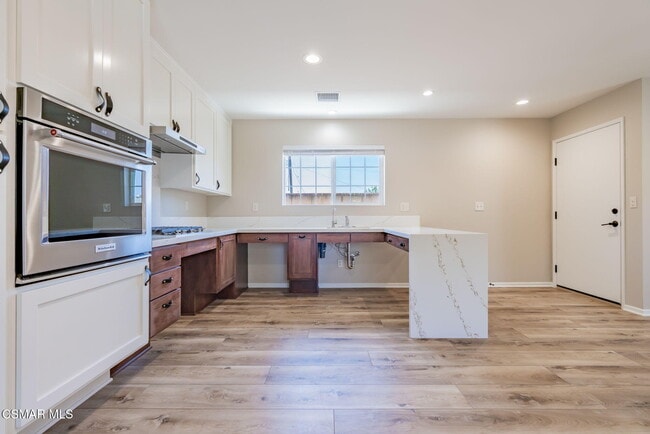 Building Photo - 3242 Hereford Ct