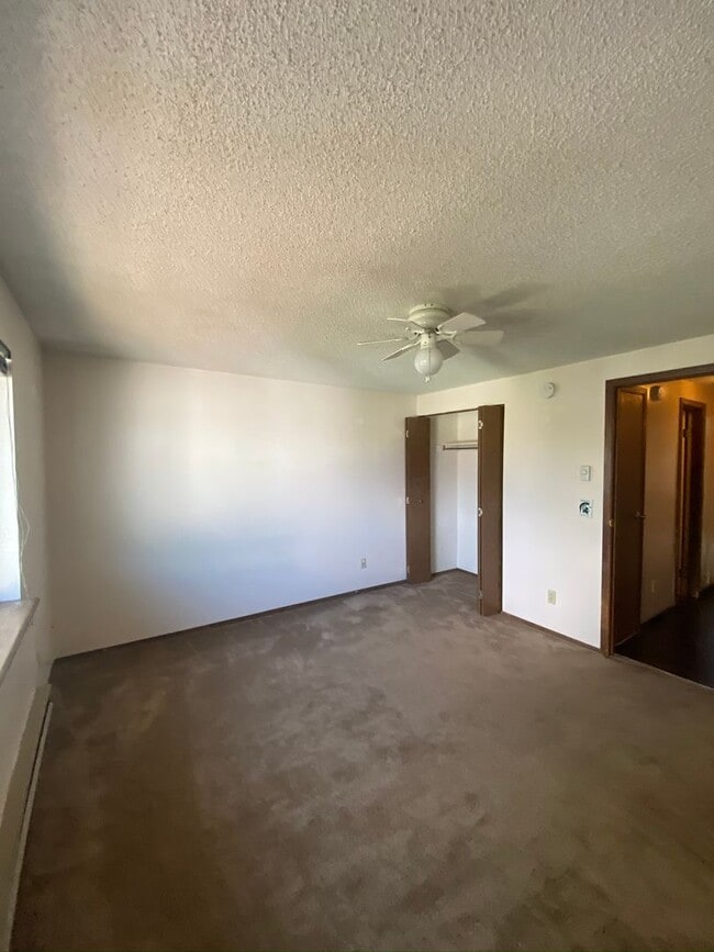 Building Photo - City of Gunnison Spacious 2 bedroom/2.5 bath!