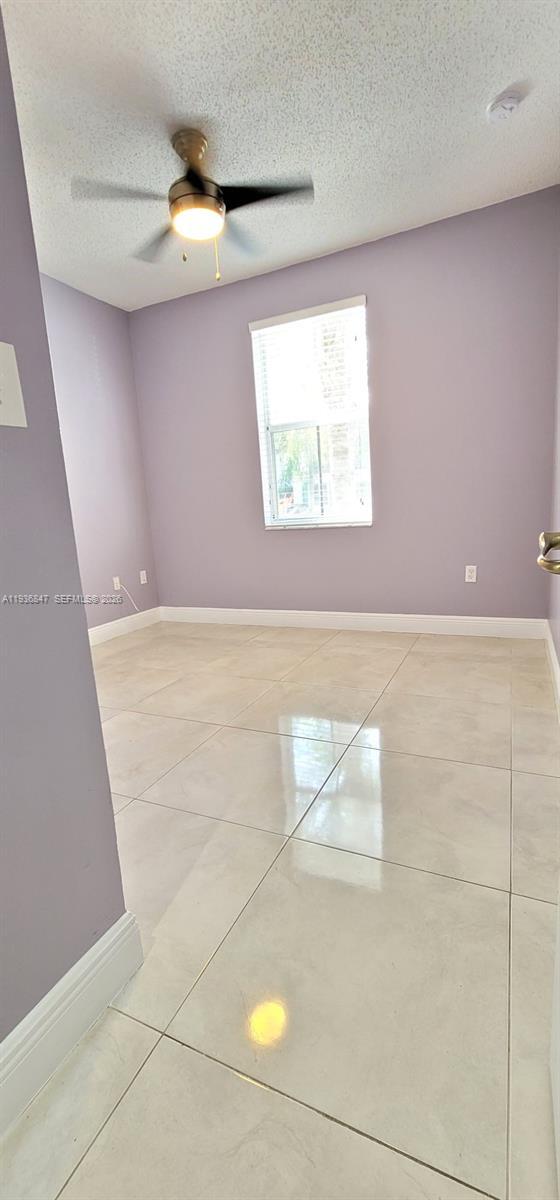 Building Photo - 1005 NE 42nd Pl