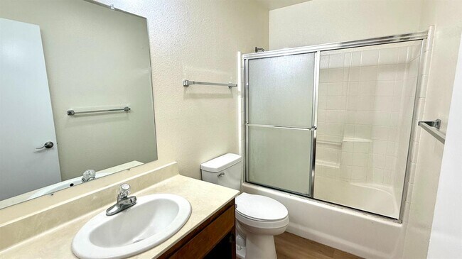 Building Photo - 2425 Knowlwood Dr