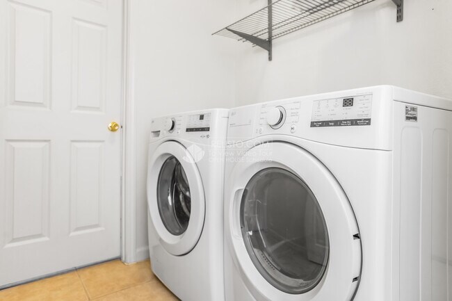 Building Photo - 3243 Davis St