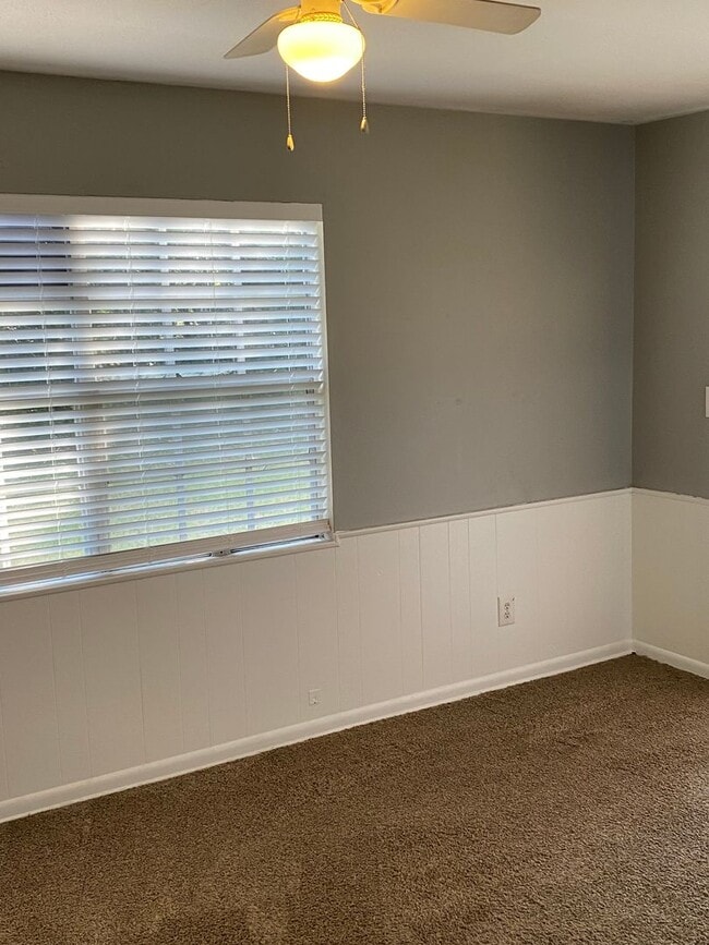Building Photo - Intown Home