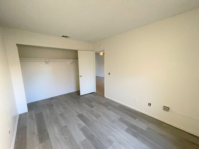 Building Photo - Scandia Pines Condo- Great Amenities!!