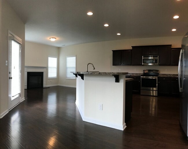 Building Photo - Regal Home on Regatta Way!