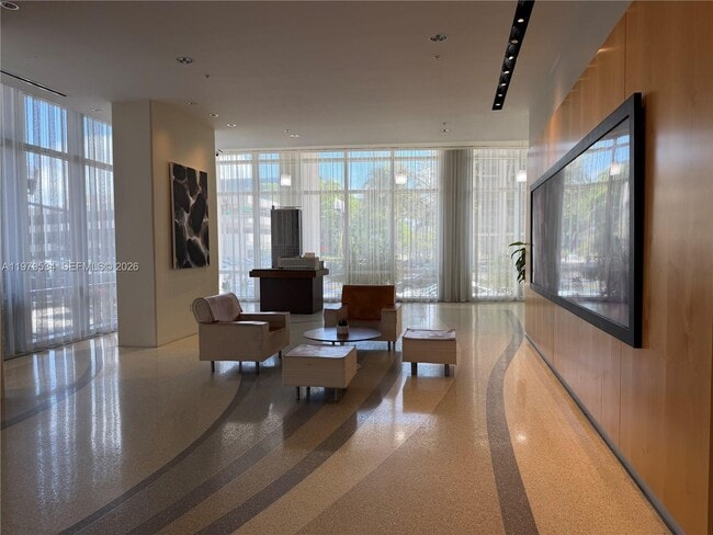 Building Photo - 150 E Robinson St