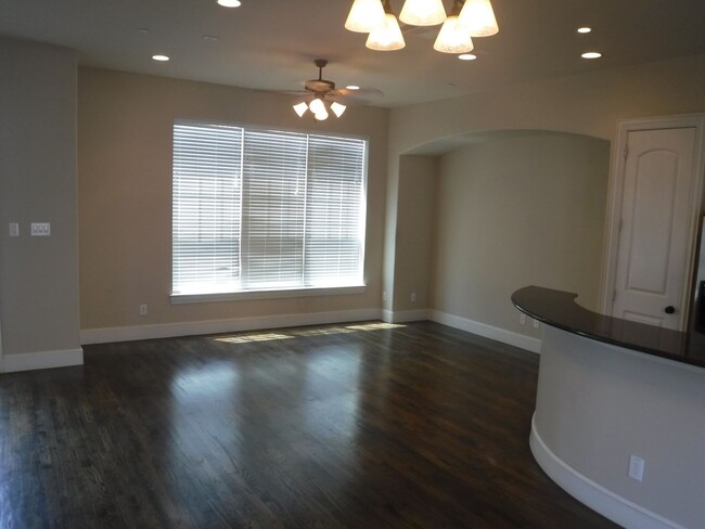 Building Photo - Beautiful 2 bed 2.5 Bath in Las Colinas!