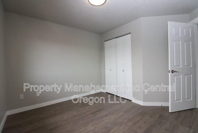 Building Photo - 1472 NE Whisper Ridge Dr