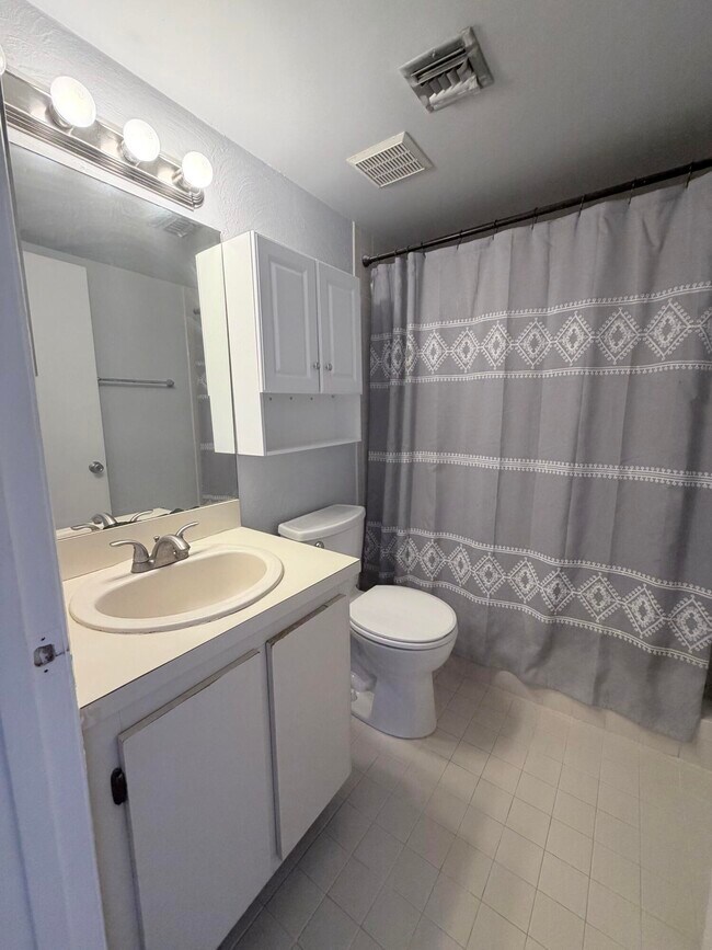 Building Photo - 3725 Village Dr