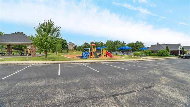 Building Photo - 551 Parkgate Dr