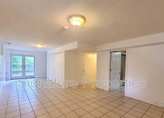 Building Photo - 10 Lockwood Dr