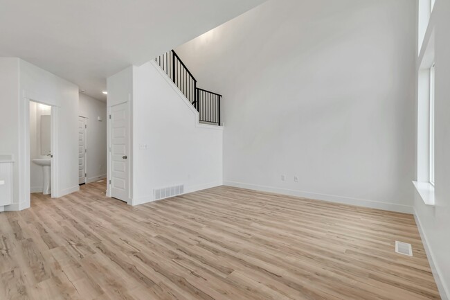 Building Photo - 672 S 4500 S