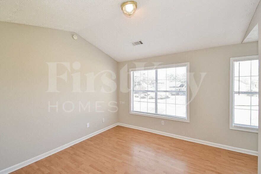 Building Photo - 5205 Alexander St