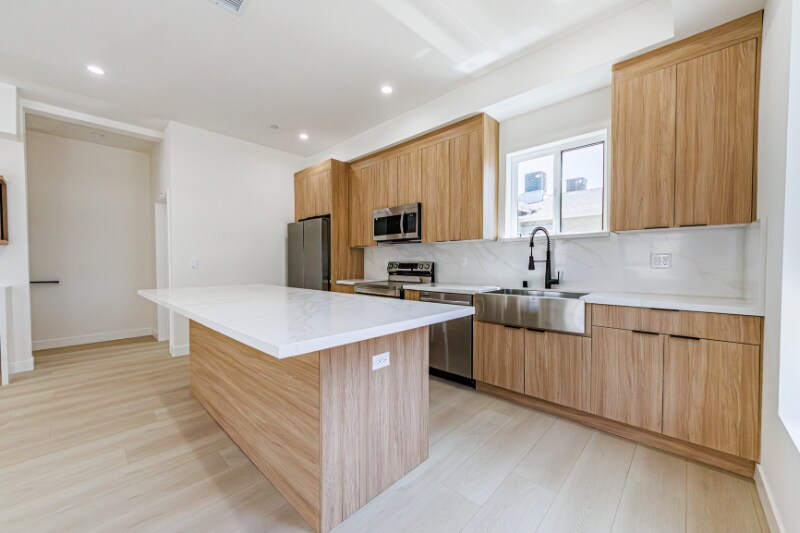 Building Photo - 1332 Tamarind Ave
