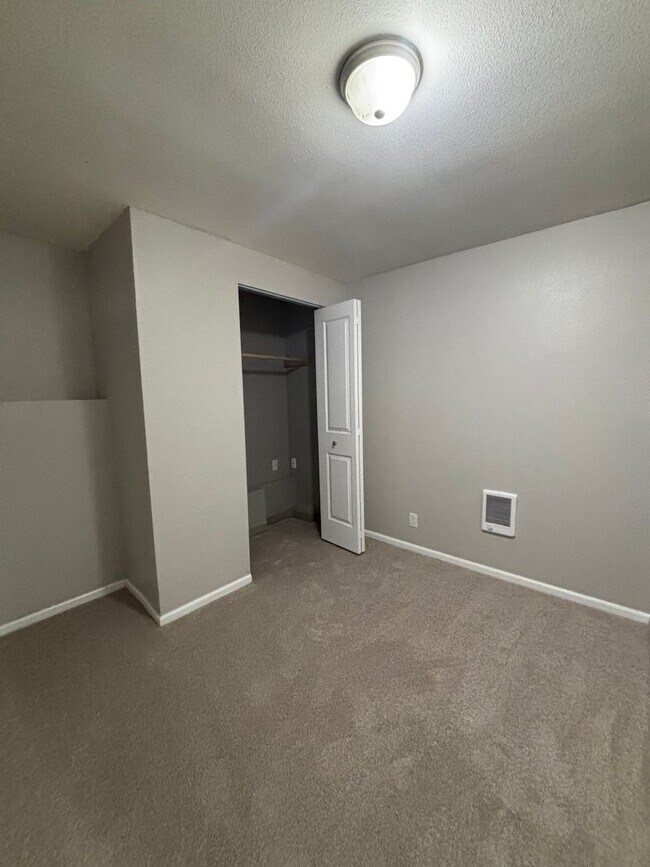 Building Photo - TRA3106