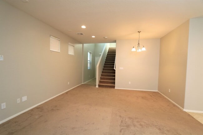 Building Photo - Beautiful 3 Bedroom Home in Southwest