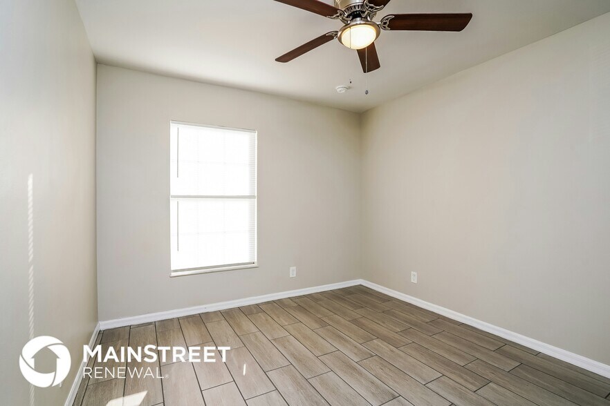 Building Photo - 916 NW 15th Ave