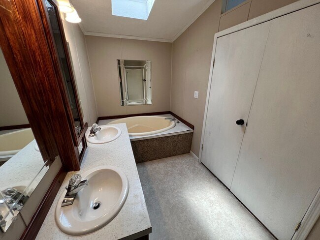 Building Photo - 3 Bedroom 2 Bath High-End Mobile Home with...