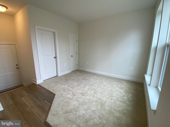 Building Photo - 600 Watermans Dr