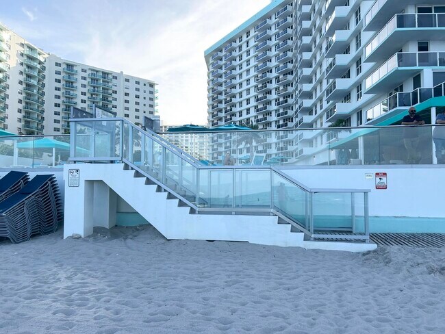 Building Photo - 3725 S Ocean Dr