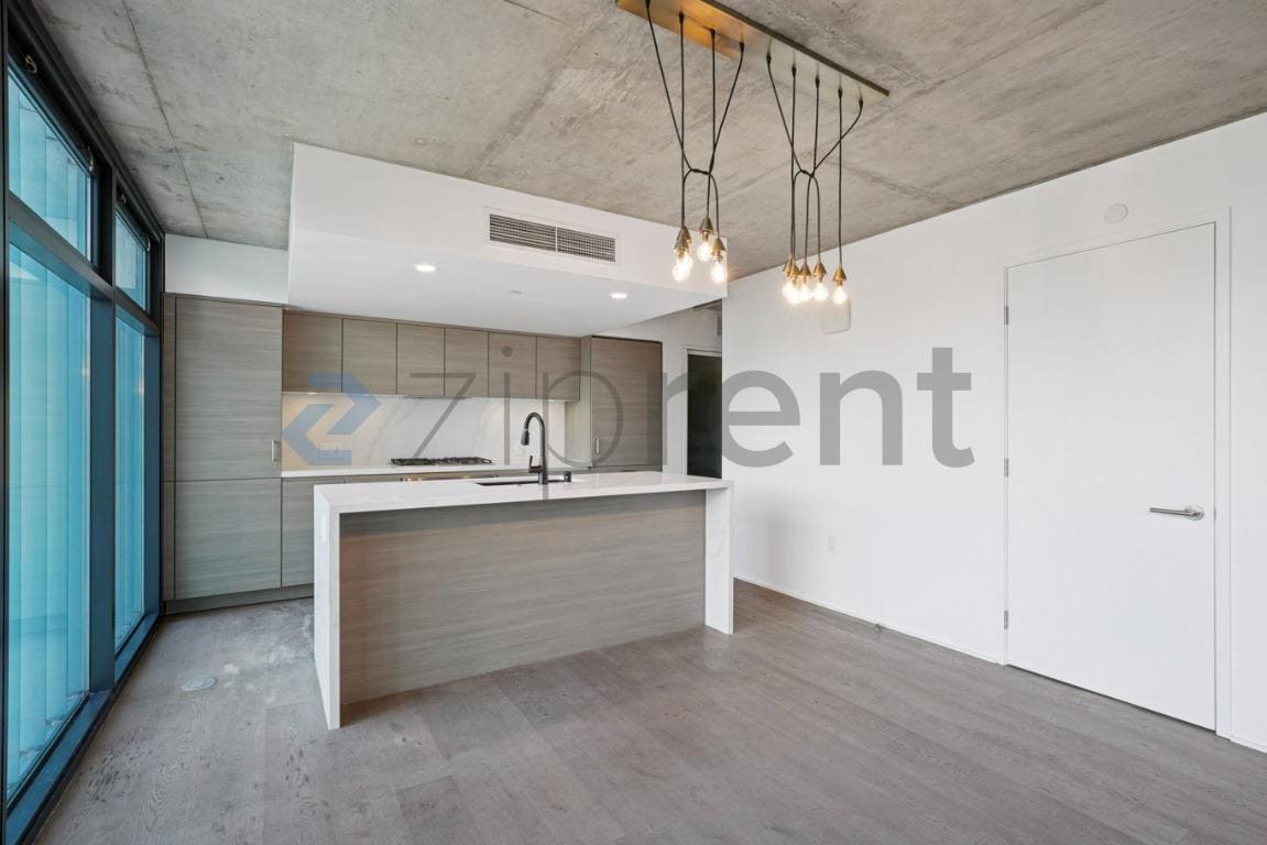 Building Photo - 8 Octavia St