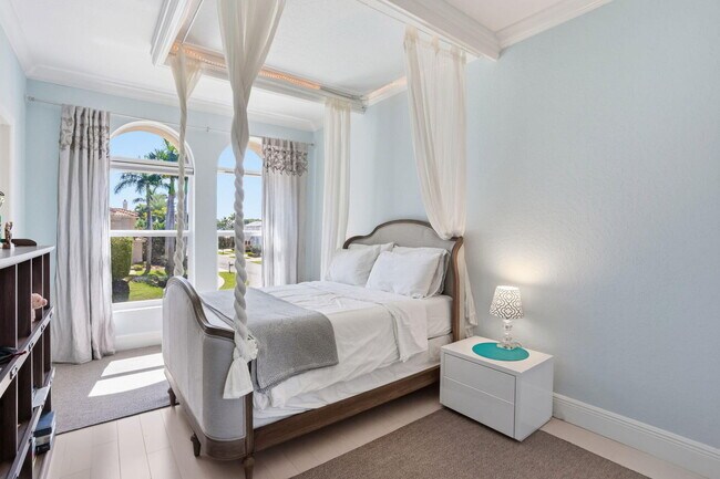 Building Photo - 375 SW 16th St