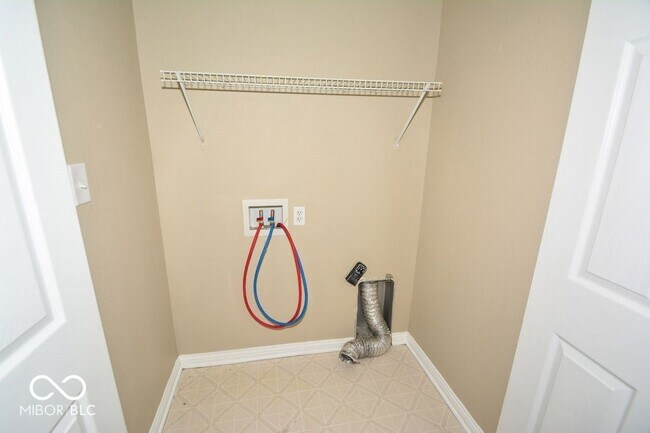 Building Photo - 1994 Falcon Ct