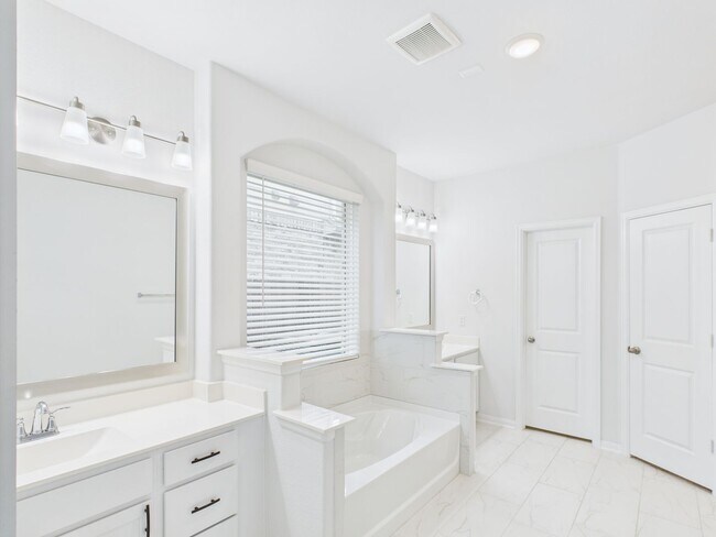 Building Photo - Santa Rita  Beauty