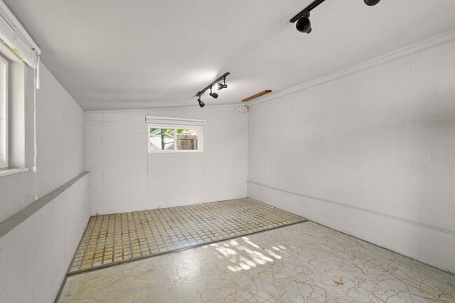 Building Photo - Beautiful Vacaville Home Near Parks, Schools & Shopping