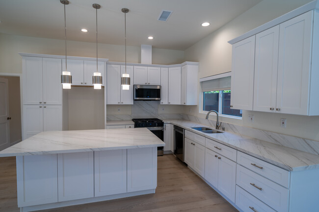 Building Photo - 25173 Vista Fusco
