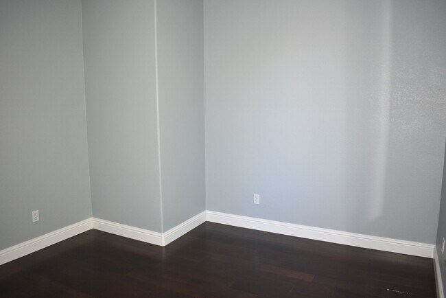 Building Photo - 630 Rogers Cir