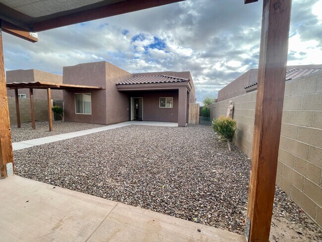 Building Photo - Courtyard home in Cielo Verde