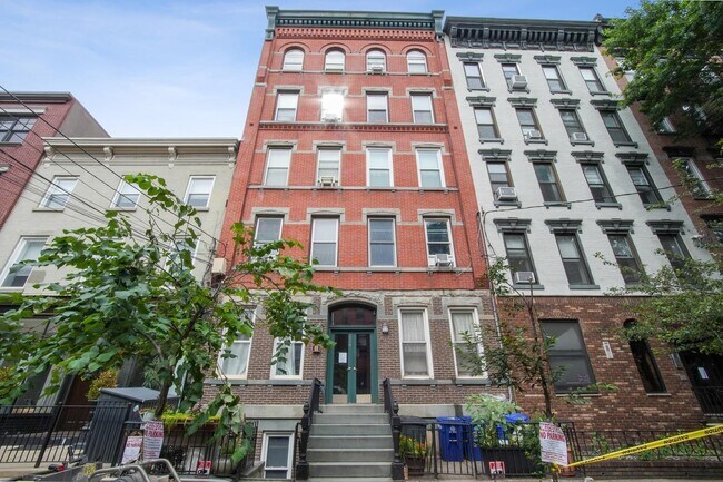 Building Photo - 230 Park Ave
