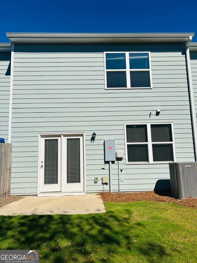 Building Photo - 406 Kings Cross Wy