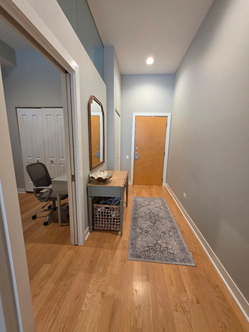 Building Photo - 949 W Madison St