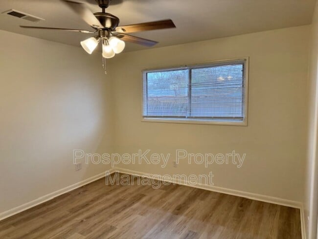 Building Photo - 3021 Emory St