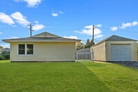 Building Photo - 38 Indian Creek Dr