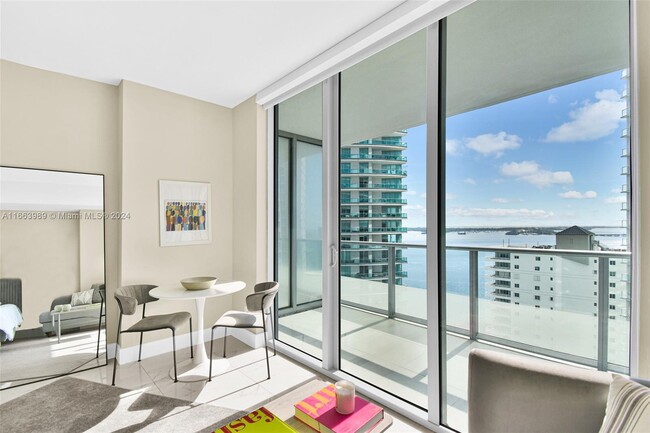 Building Photo - 1300 Brickell Bay Dr