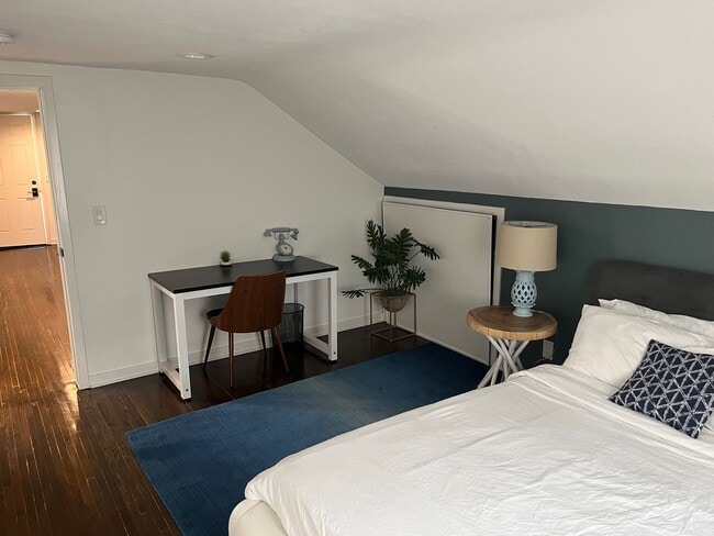 Building Photo - Three Pearls