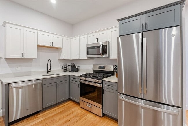 Building Photo - 277 W 5th St