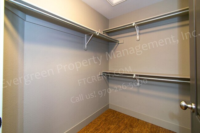 Building Photo - 2 bedroom, 2 bathroom condo in prime locat...