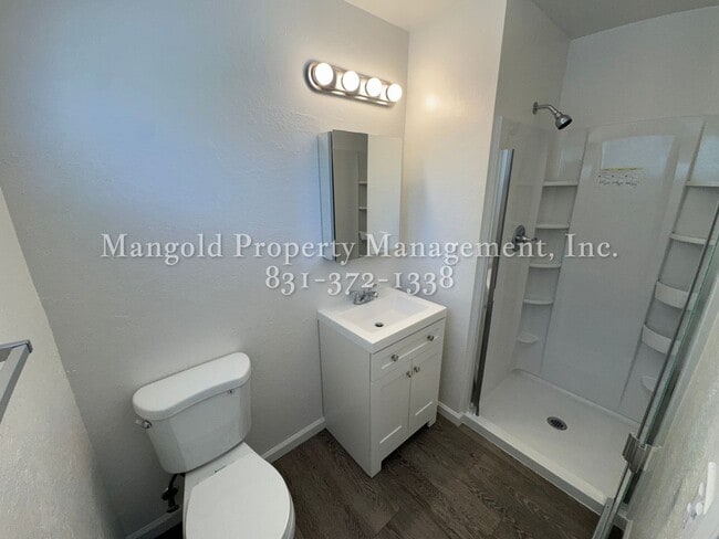 Building Photo - Beautifully Updated 3-Bedroom Home with Sp...