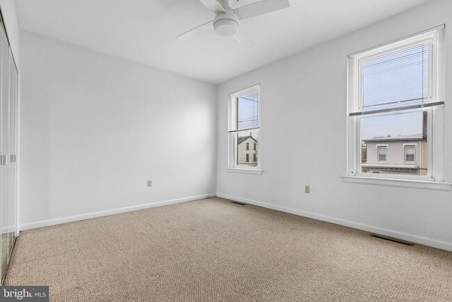 Building Photo - 441 Roxborough Ave