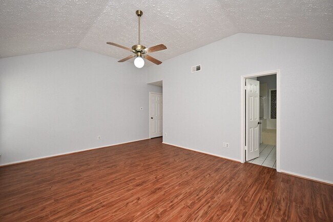 Building Photo - 3551 Santa Rosa Ln