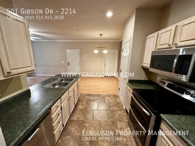 Building Photo - Ground Level One Bedroom Condo with Detach...