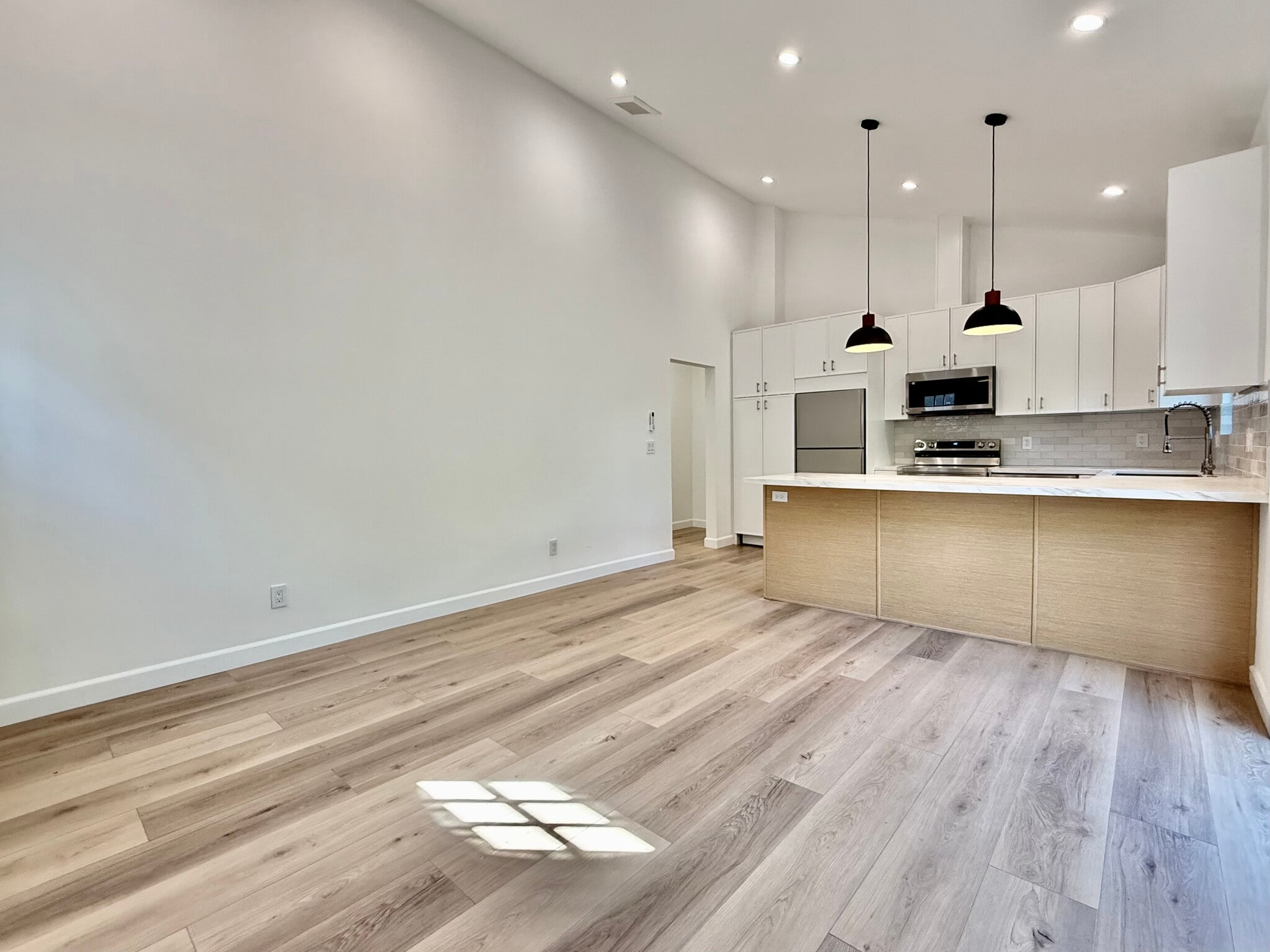 Building Photo - 619 N Vista St