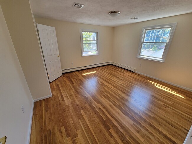 Building Photo - 17 Piermont St