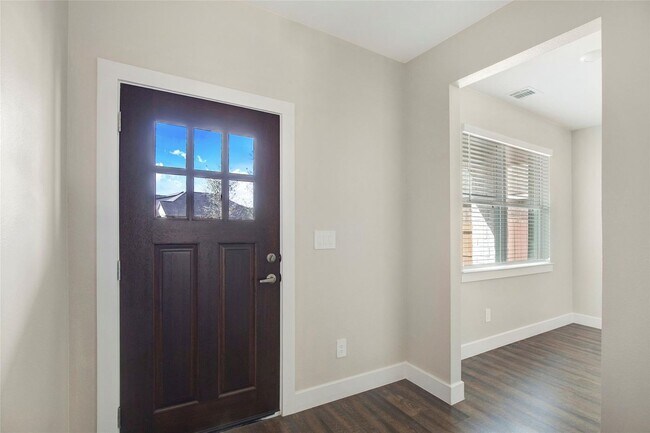 Building Photo - Very functional floor plan, has game room/...