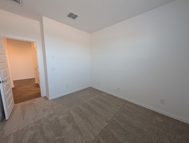 Building Photo - 4 Bedroom 3 Bathroom Parkside Los Cielos Home