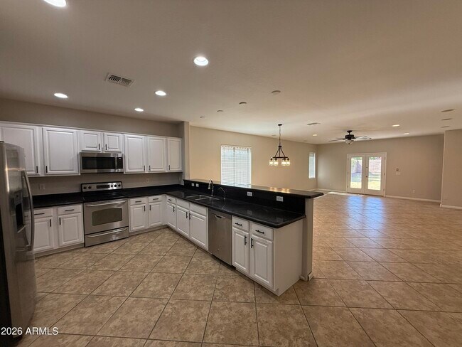 Building Photo - 4155 E Clubview Dr