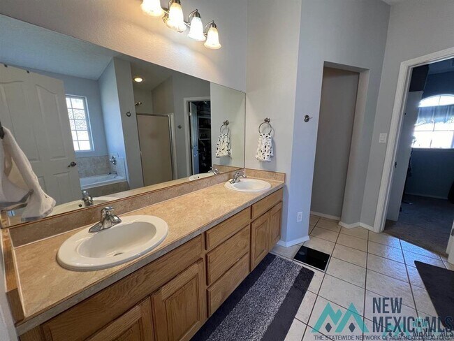 Building Photo - 3617 Benjamin Davis Dr